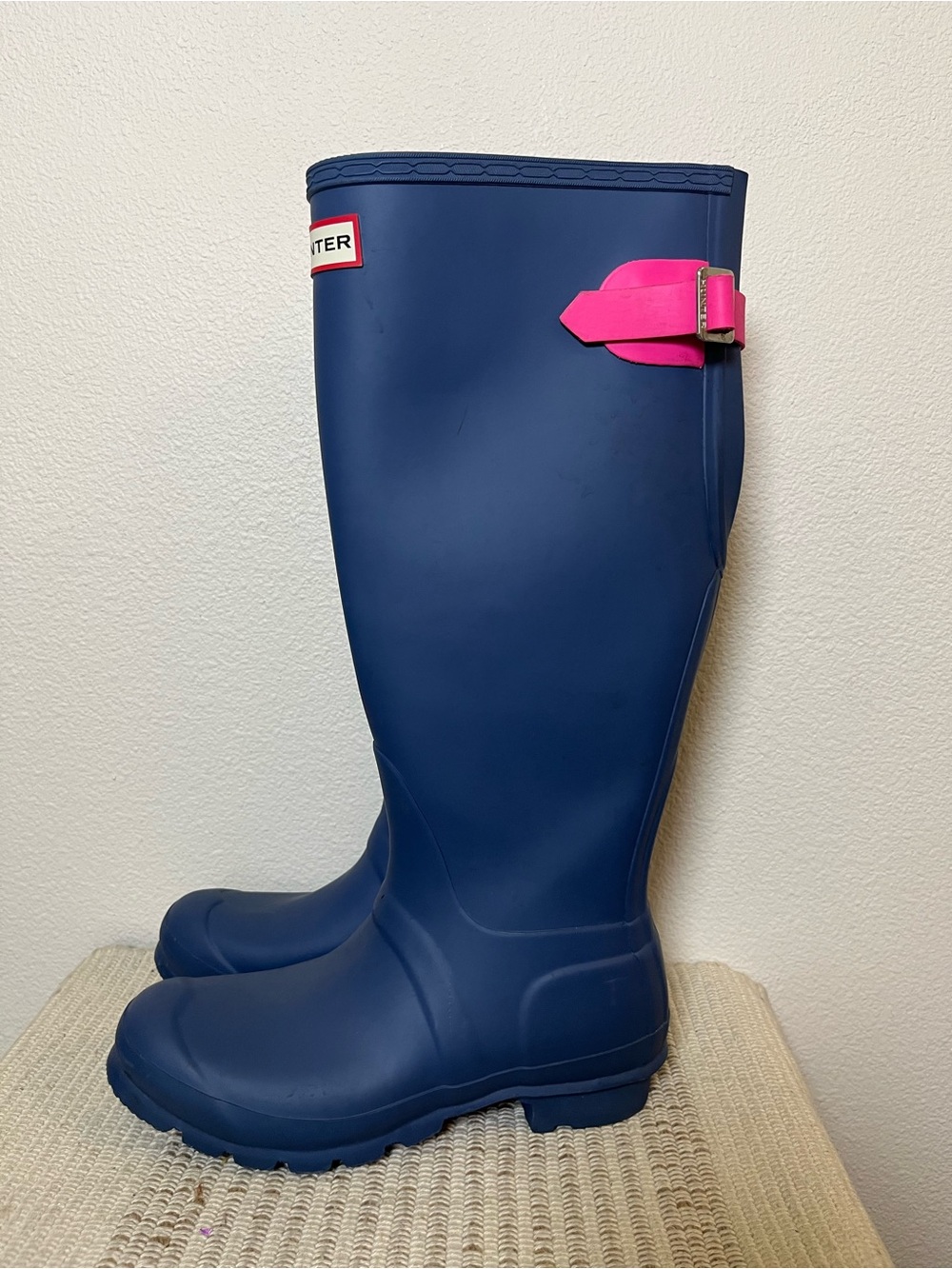 Hunter Navy Rain Boots with Pink Buckle Accent Size 6